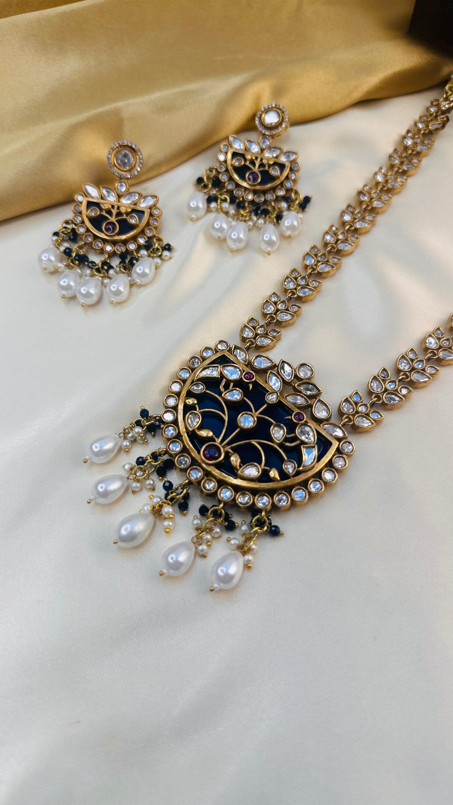 Premium Tyani Sapphire Necklace Set