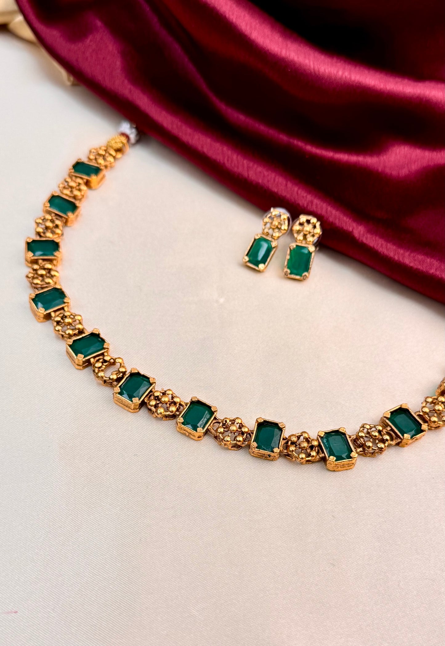 Antique Flower Stone Necklace Set