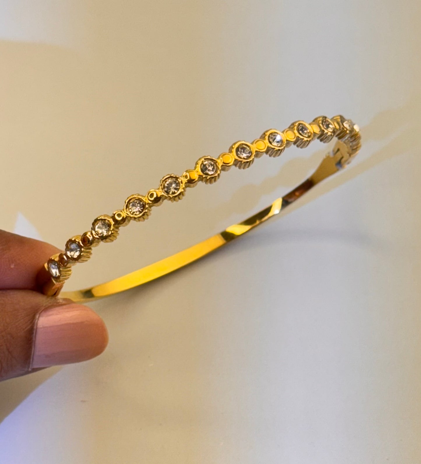 Thin stone layer openable bangle