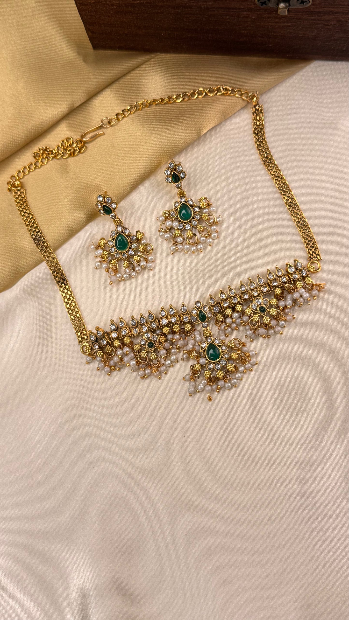 Gundupusalu necklace set