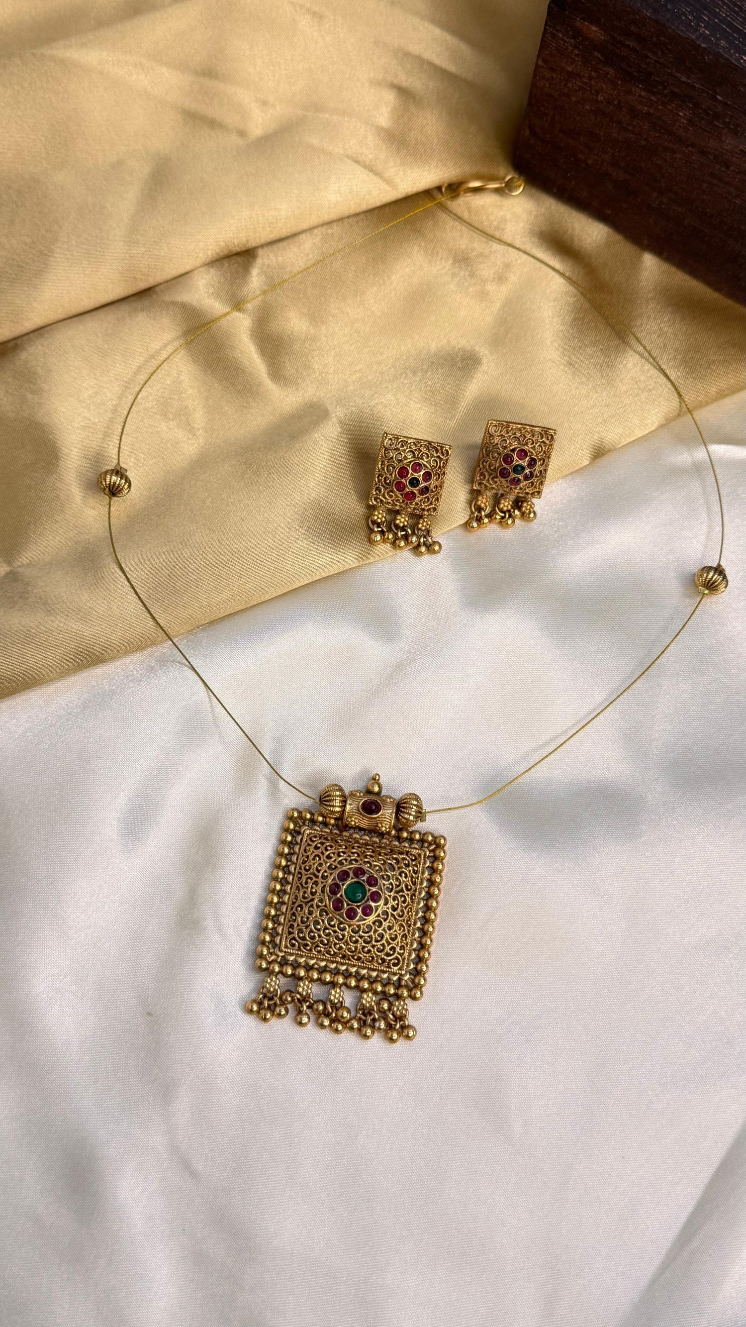 Invisible Necklace