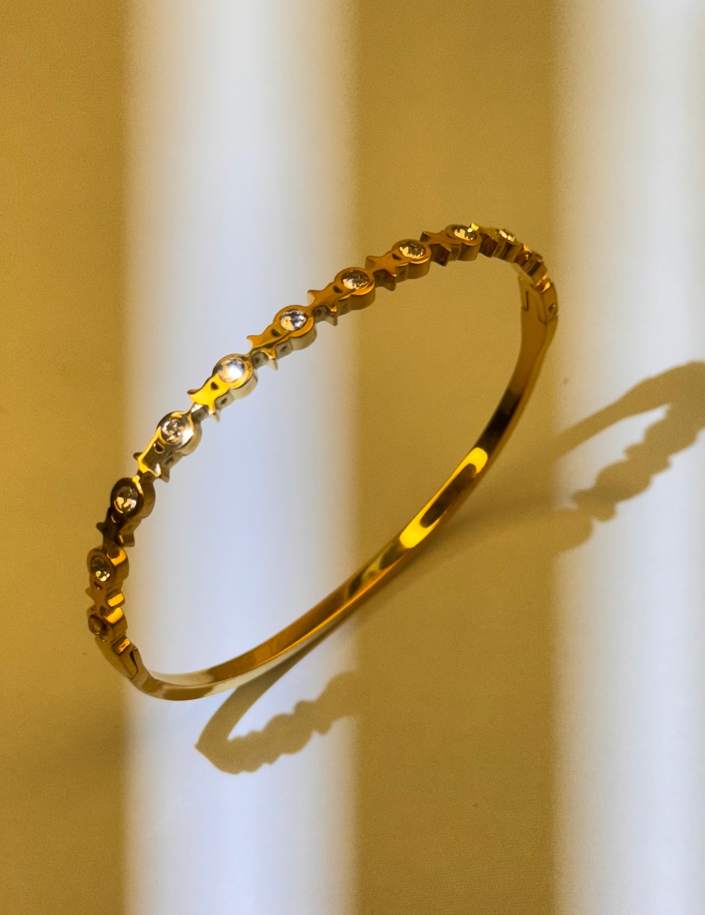 Thin stone layer openable bangle