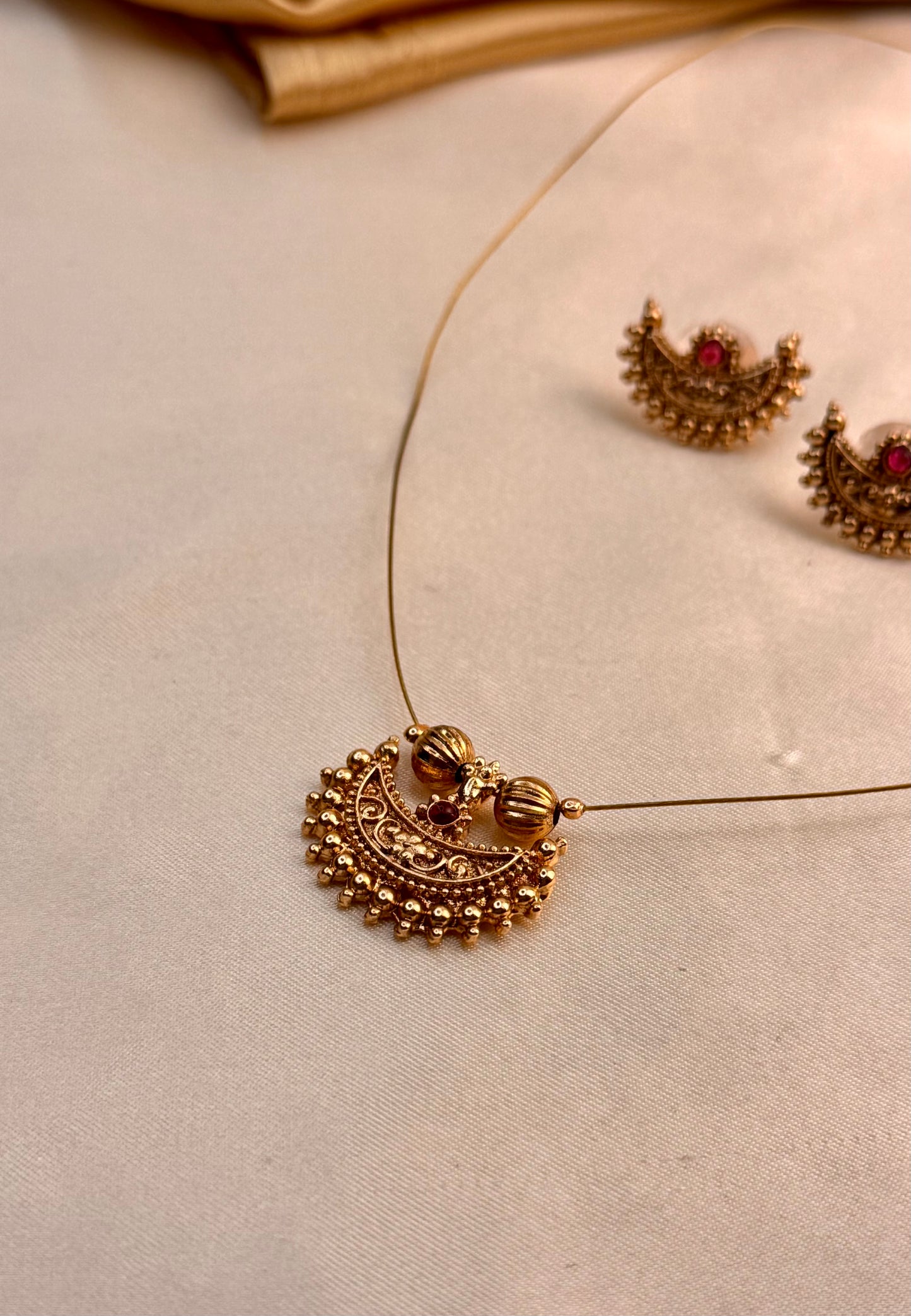 Half moon Invisible Pendant Set