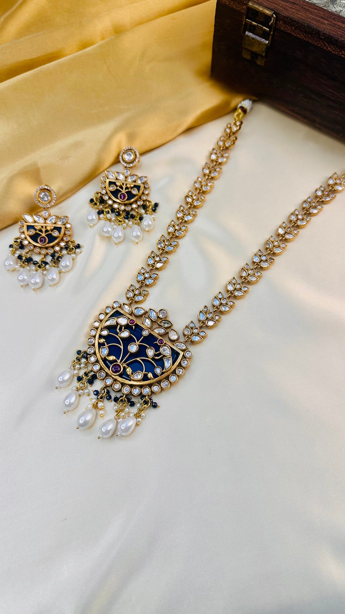 Premium Tyani Sapphire Necklace Set