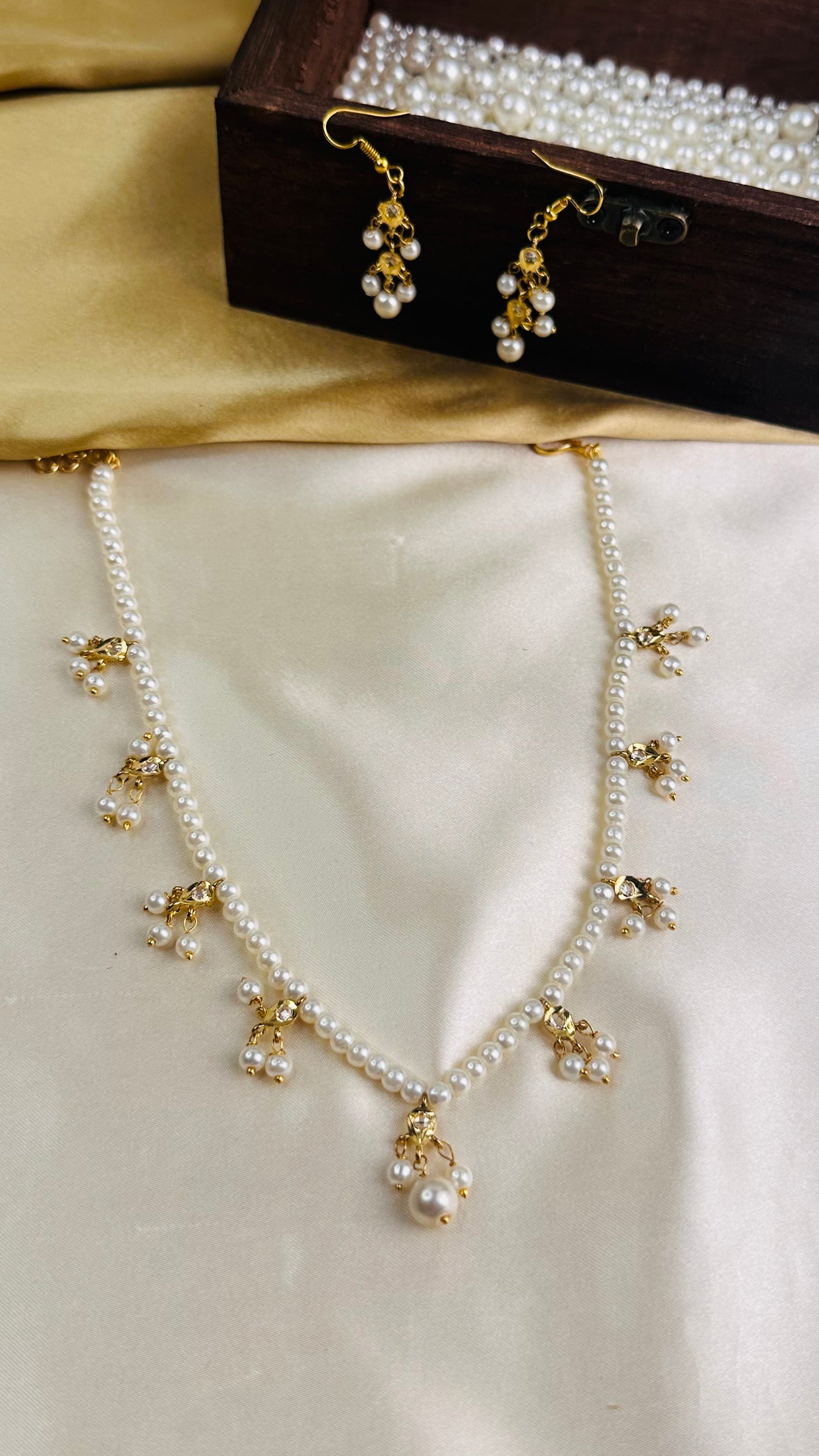 Bead Drop Necklace Pearl white