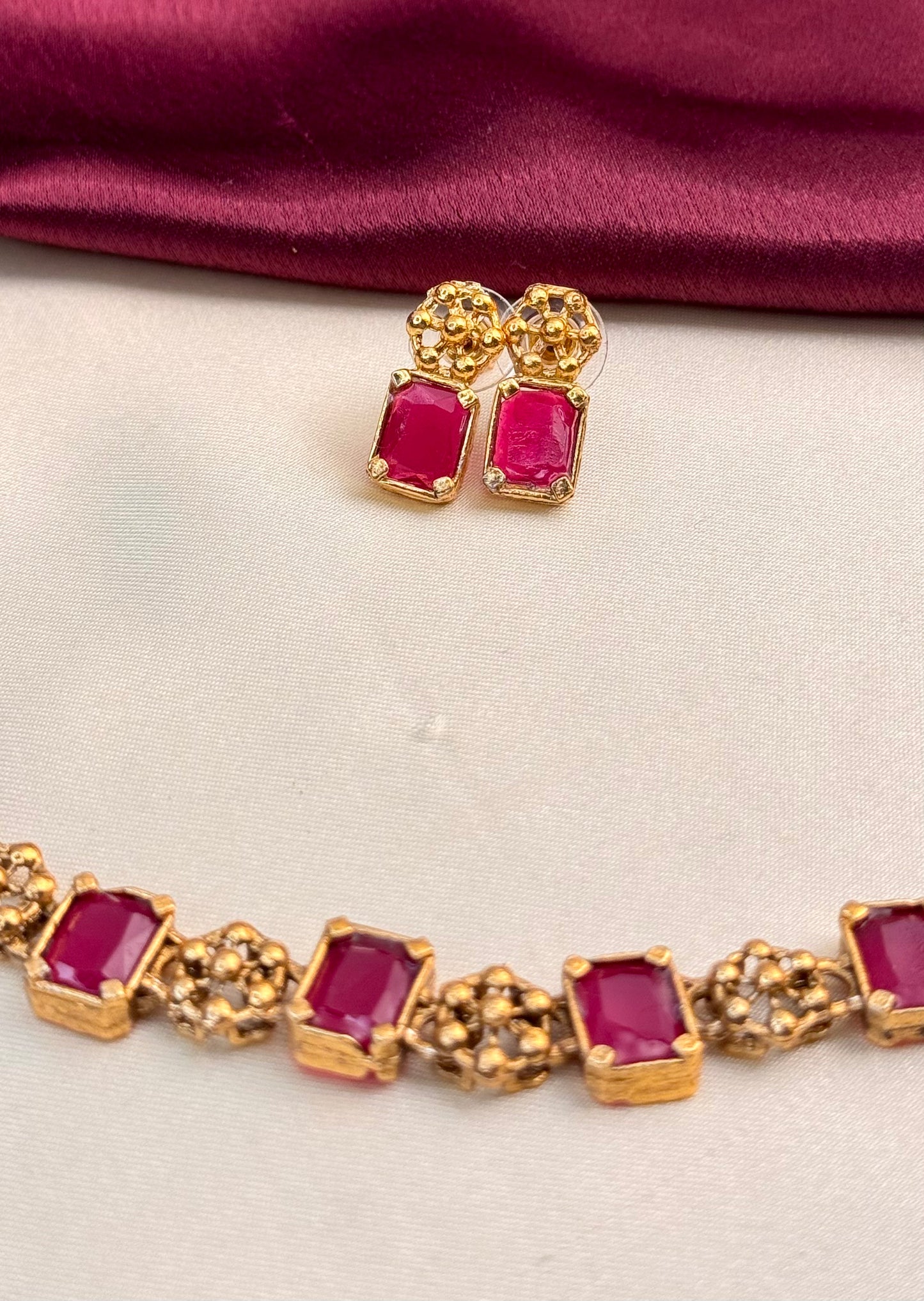 Antique Flower Stone Necklace Set