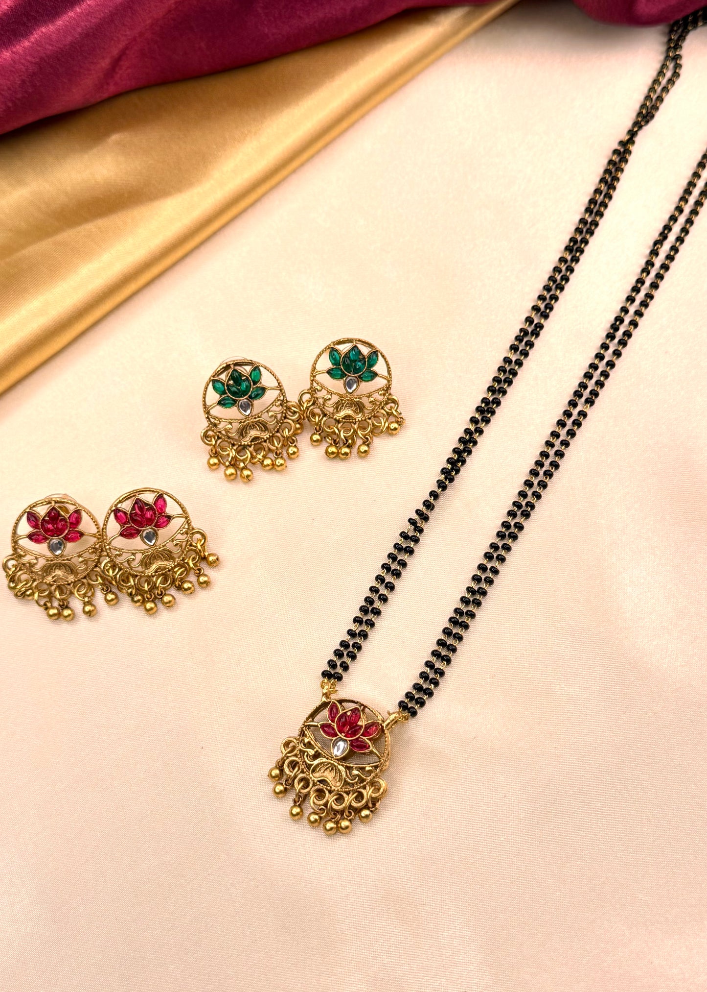 Mangalsutra Reversible necklace set.