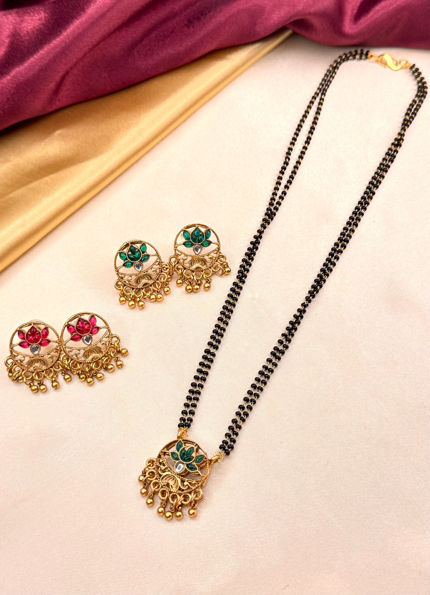 Mangalsutra Reversible necklace set.