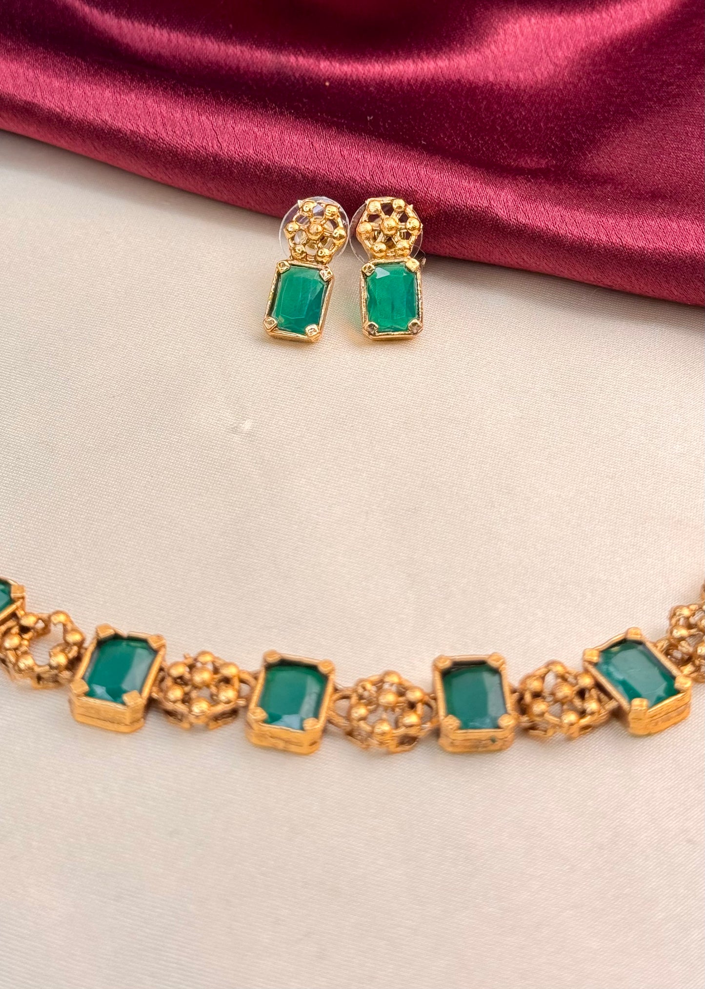 Antique Flower Stone Necklace Set