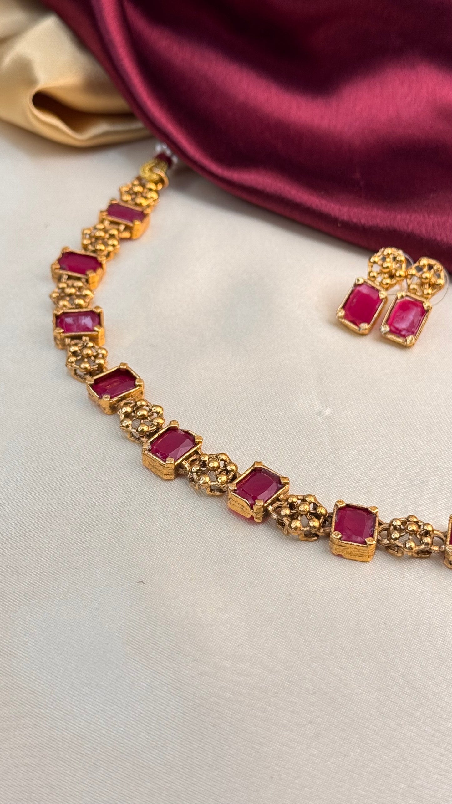 Antique Flower Stone Necklace Set