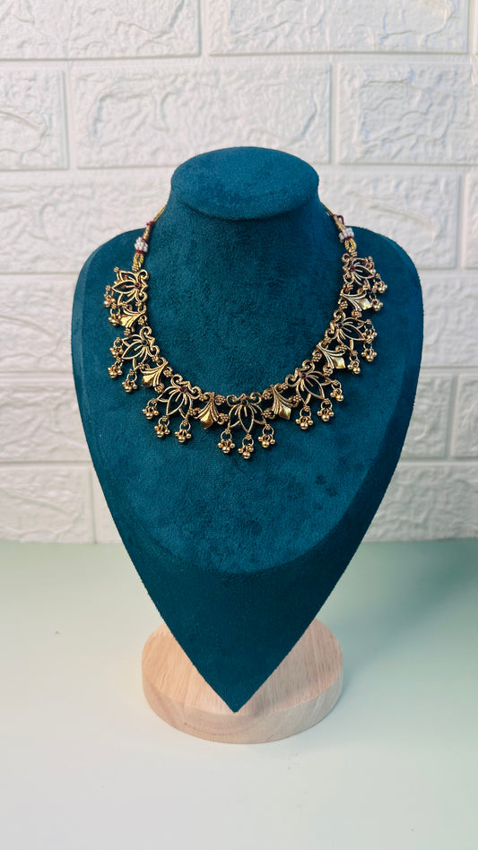 Pattern lotus necklace