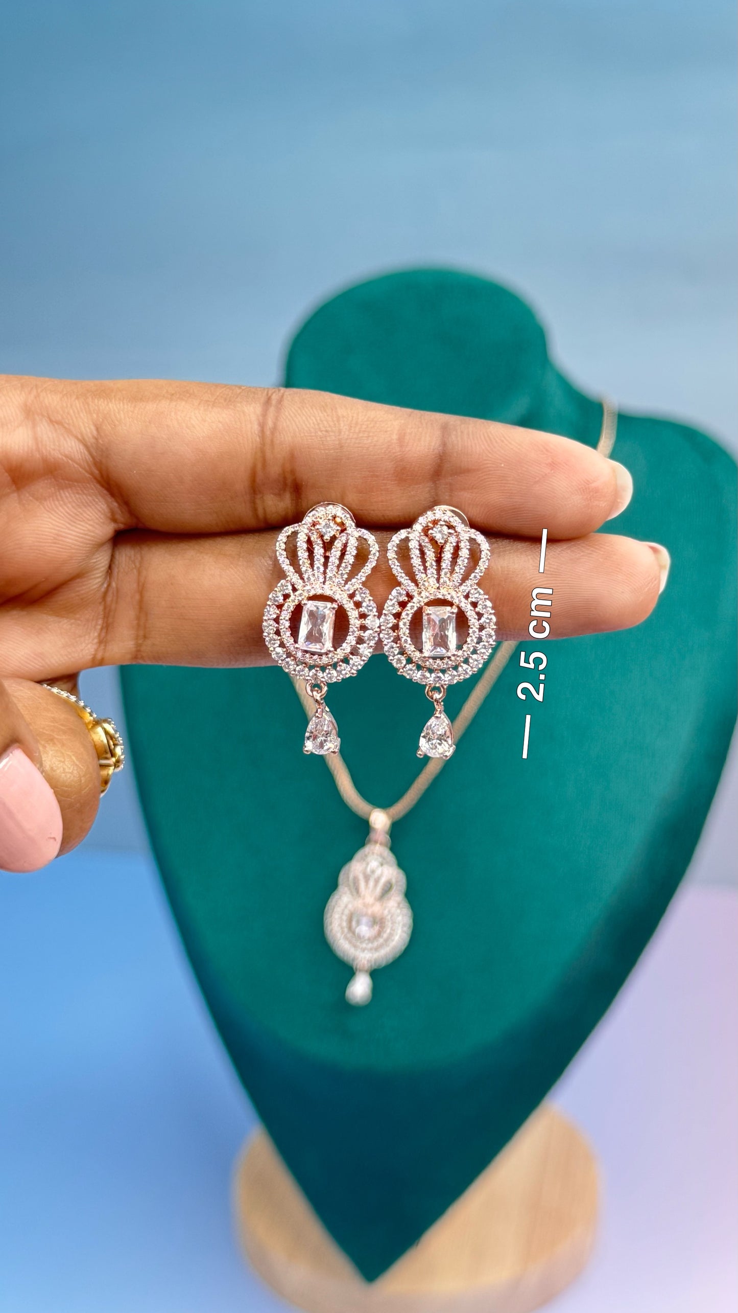 Premium royal pendant set