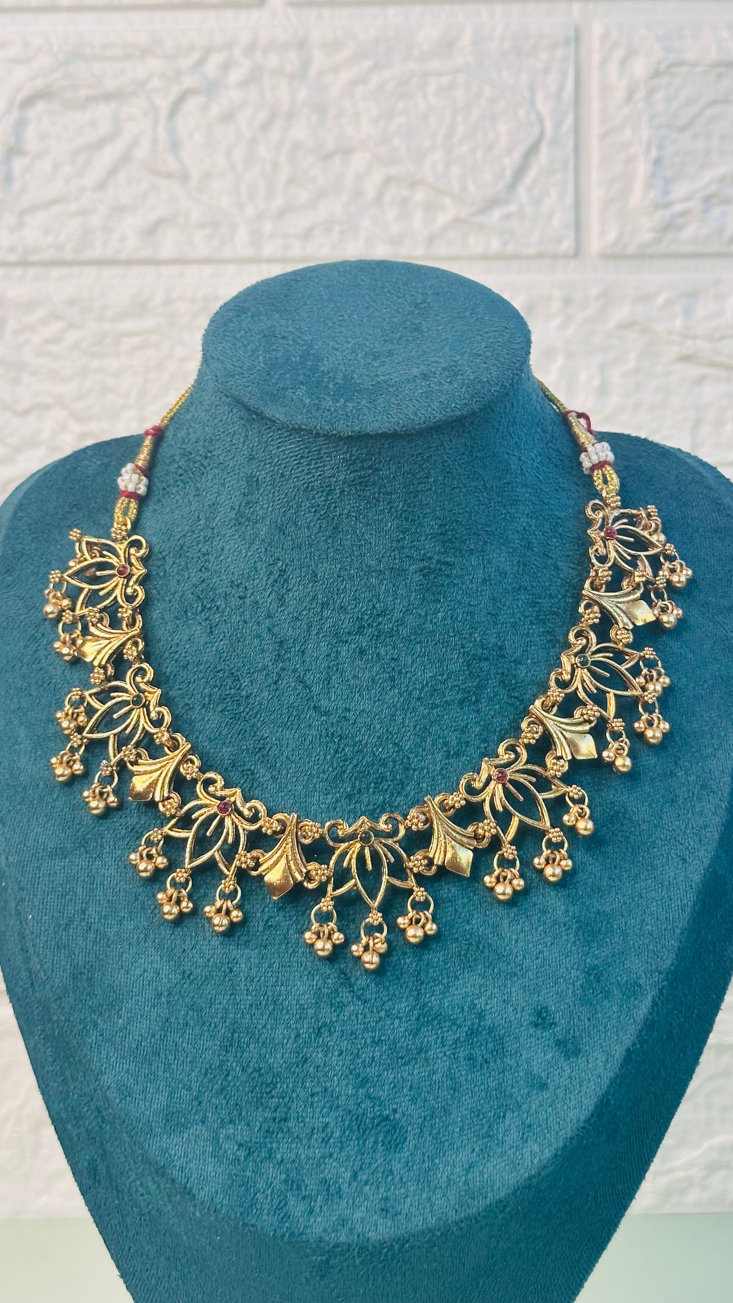 Pattern lotus necklace