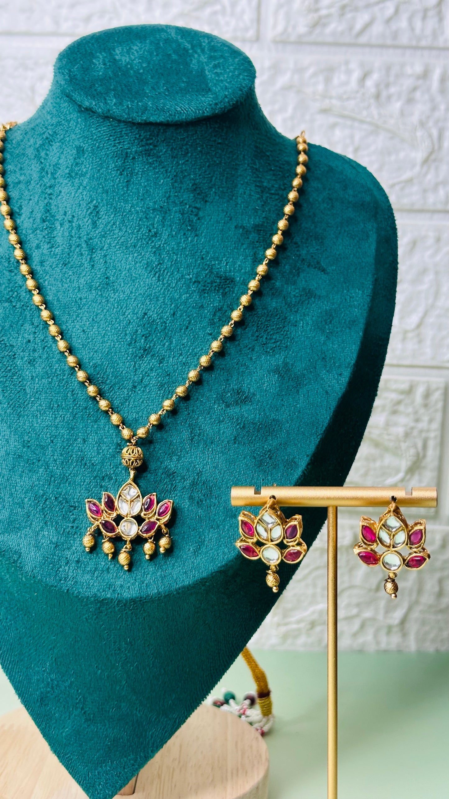 Lotus chain Set