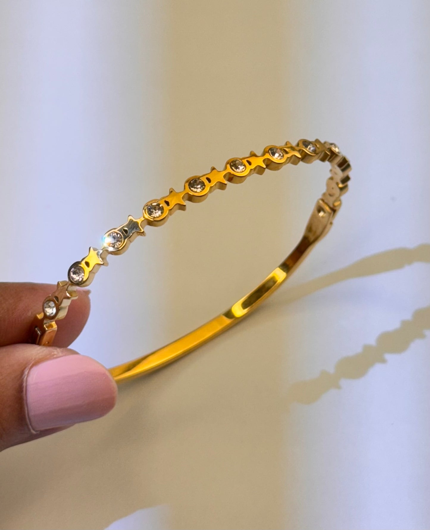 Thin stone layer openable bangle
