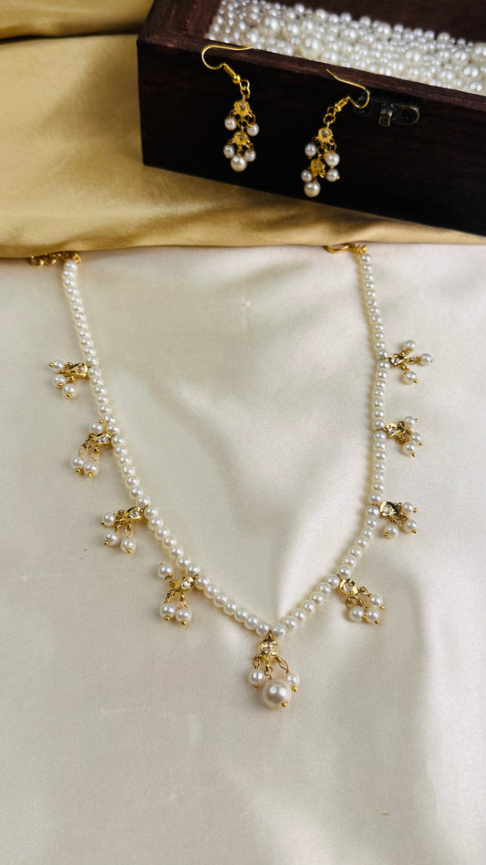 Bead Drop Necklace Pearl white