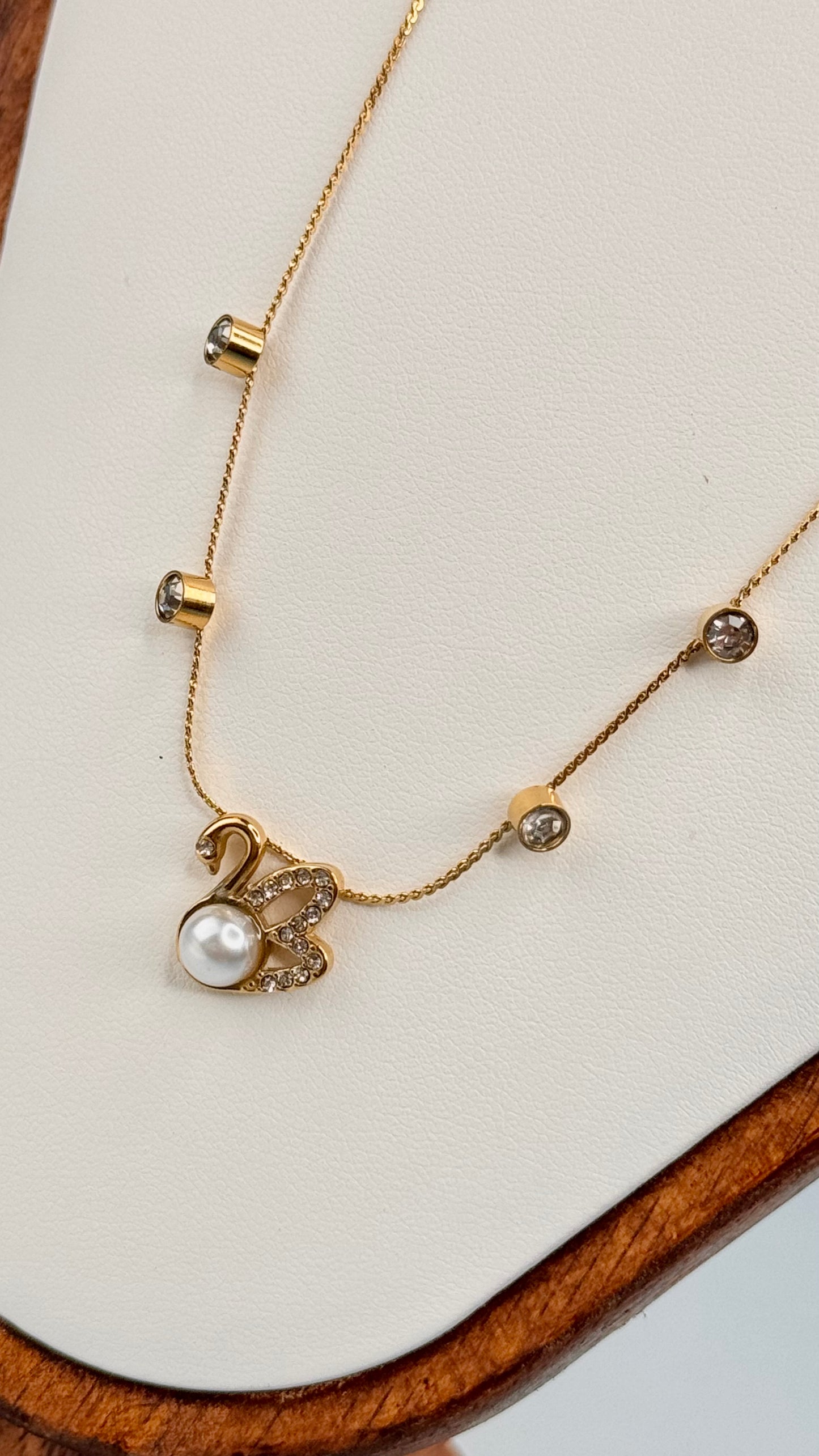 Swan Pearl Chain
