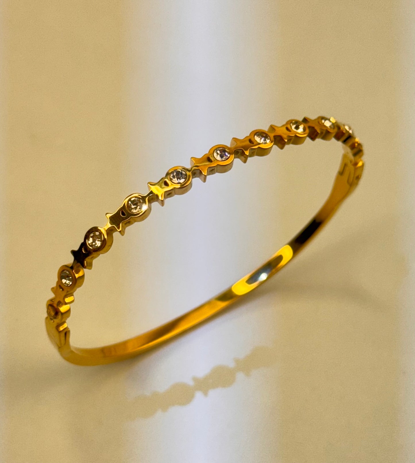 Thin stone layer openable bangle