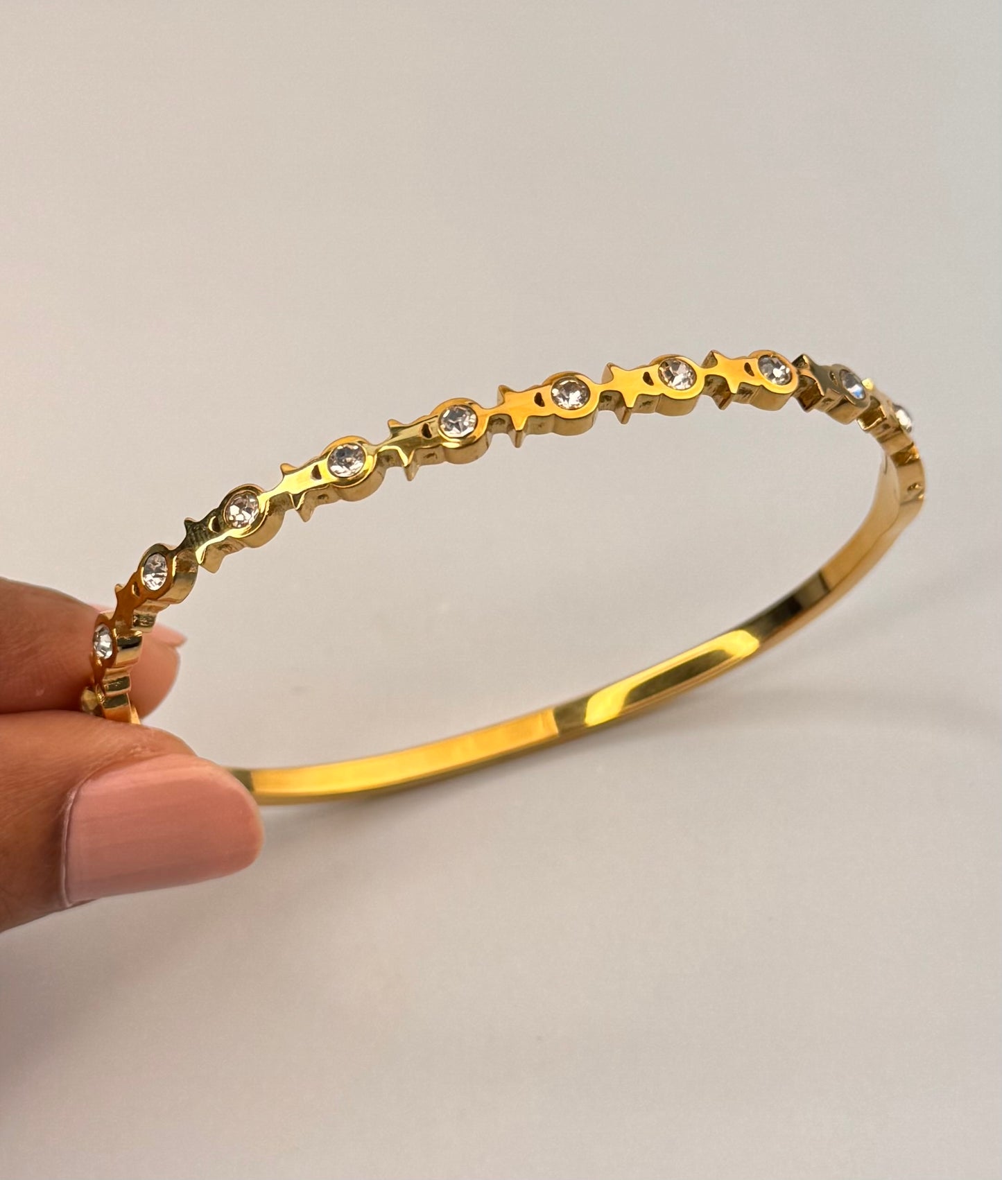 Thin stone layer openable bangle