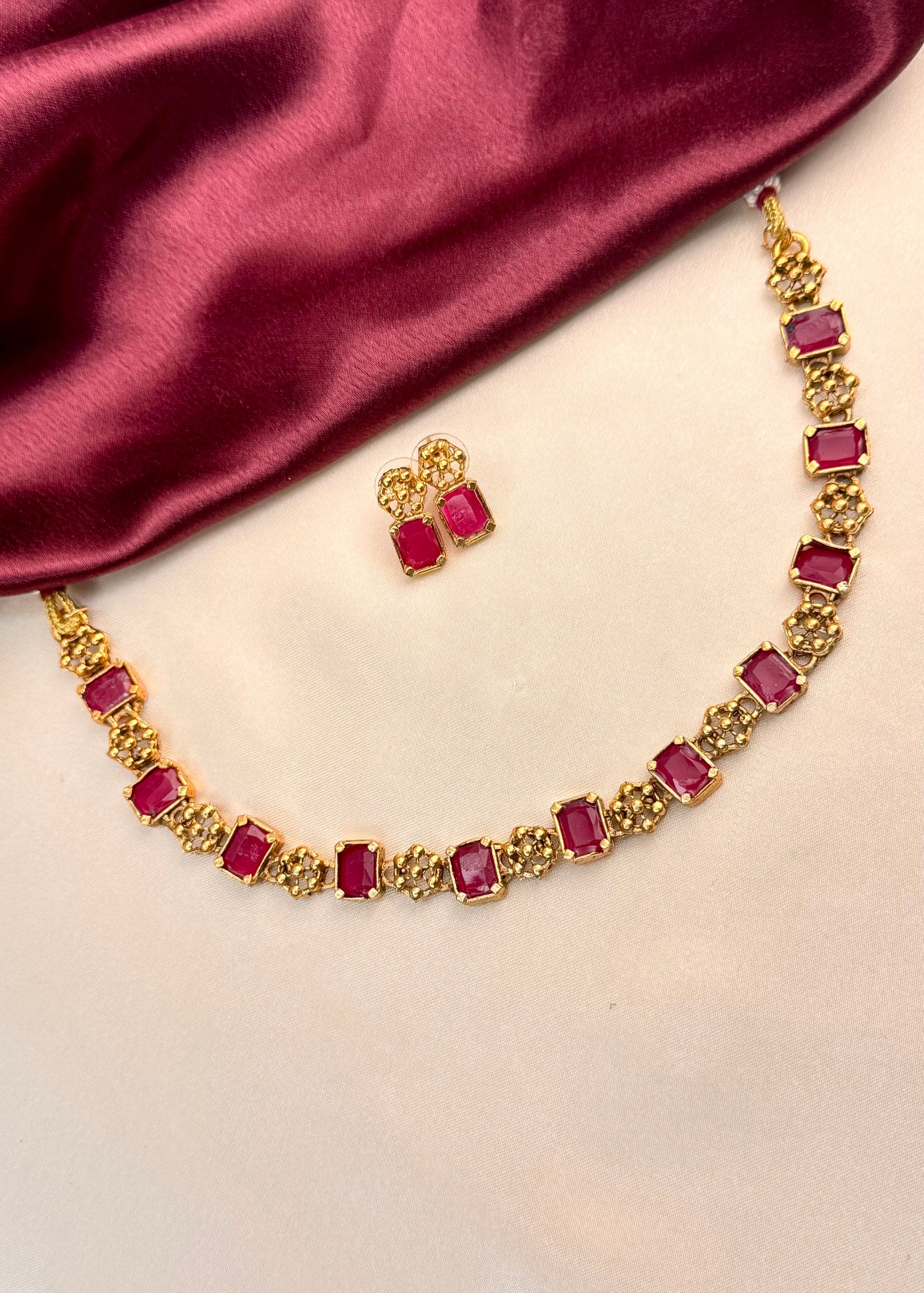 Antique Flower Stone Necklace Set