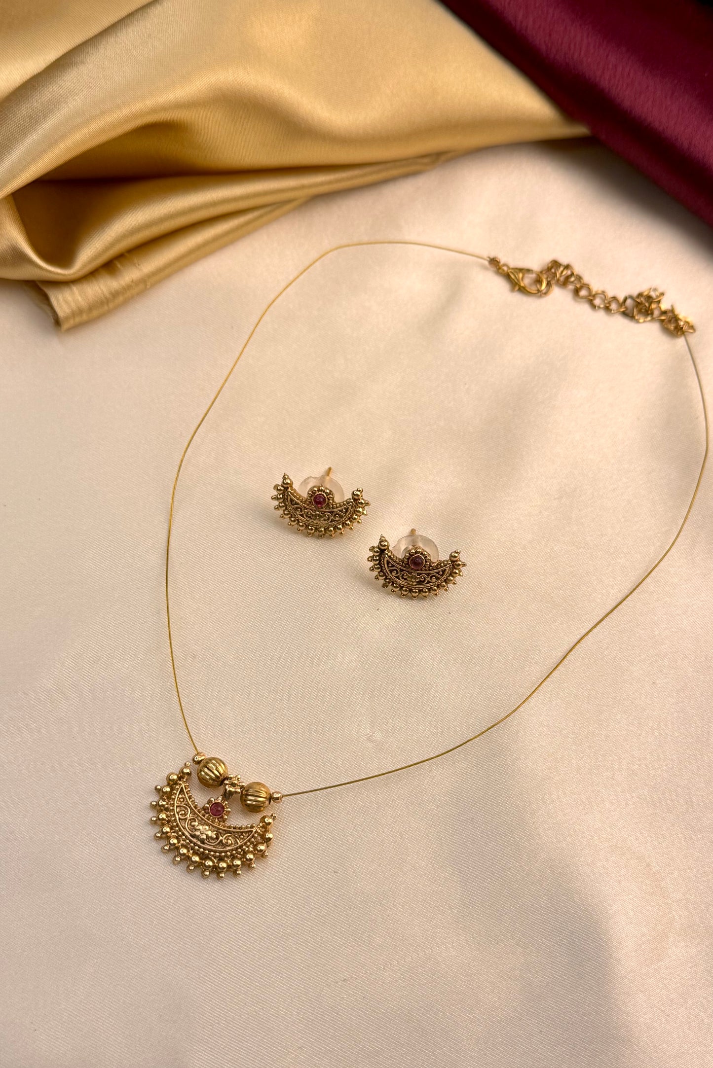 Half moon Invisible Pendant Set