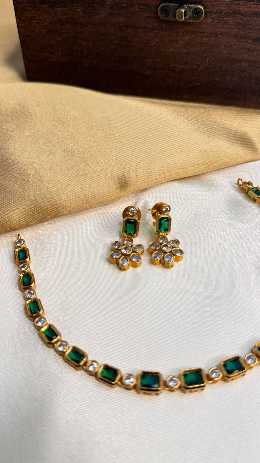 AD Emerald Necklace Set