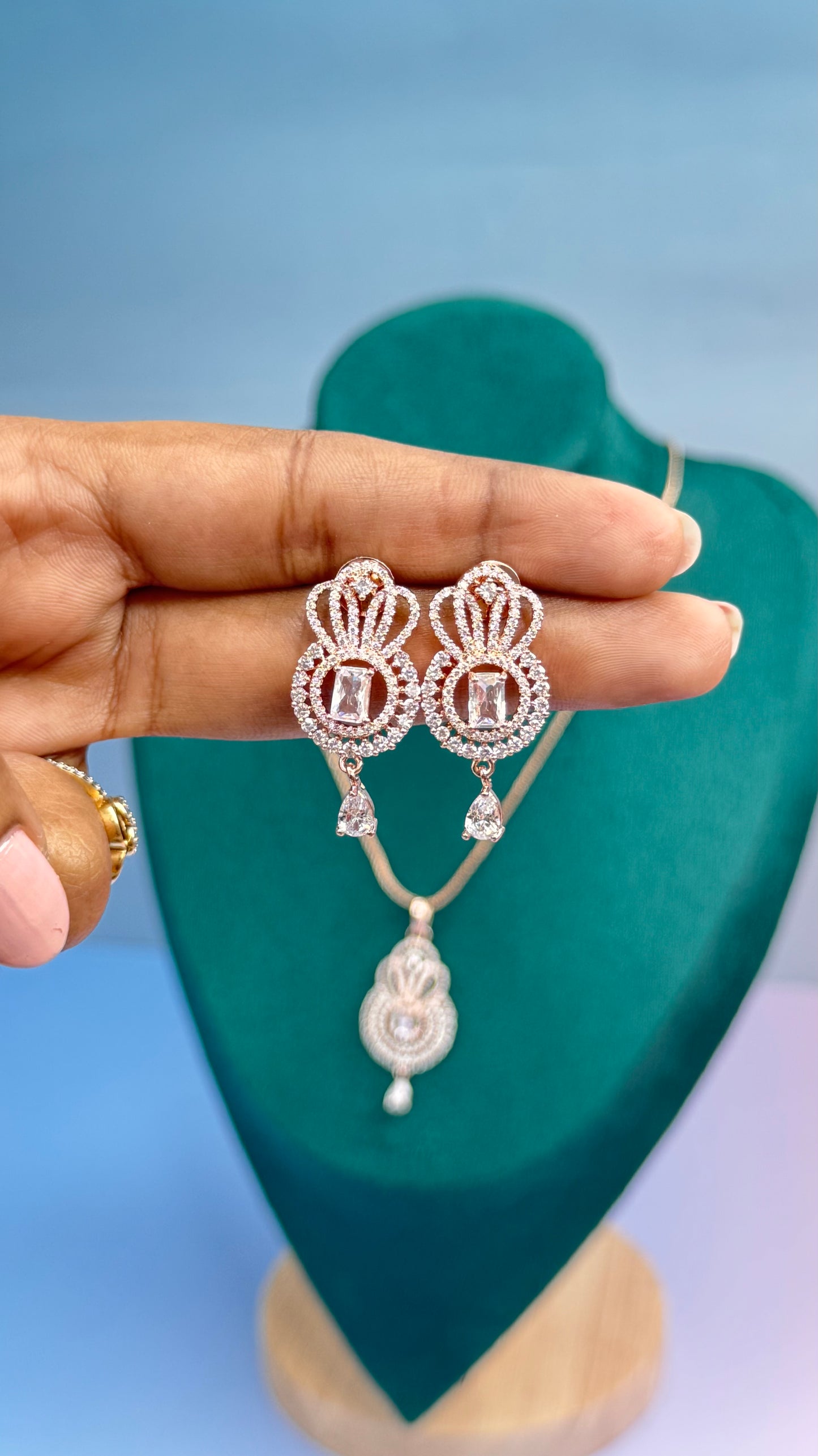 Premium royal pendant set
