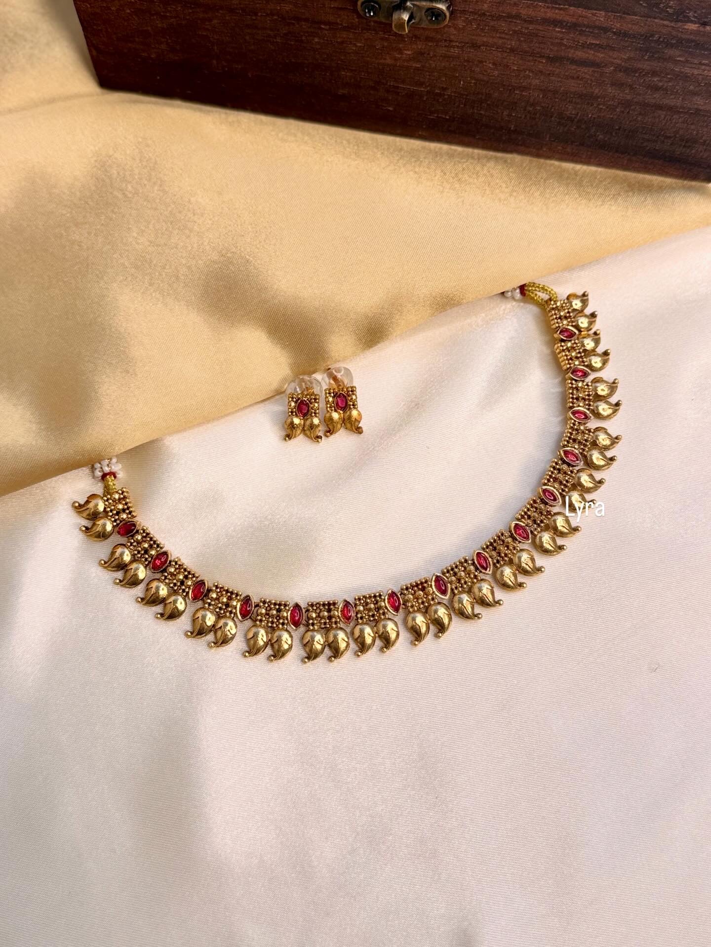 Maanga Necklace Set