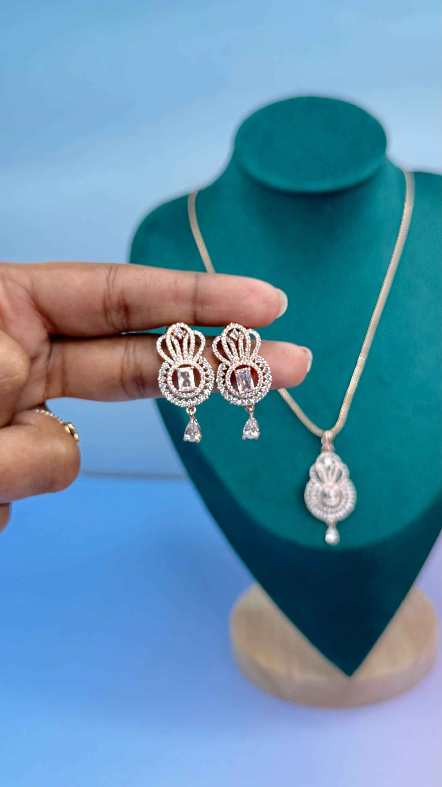 Premium royal pendant set