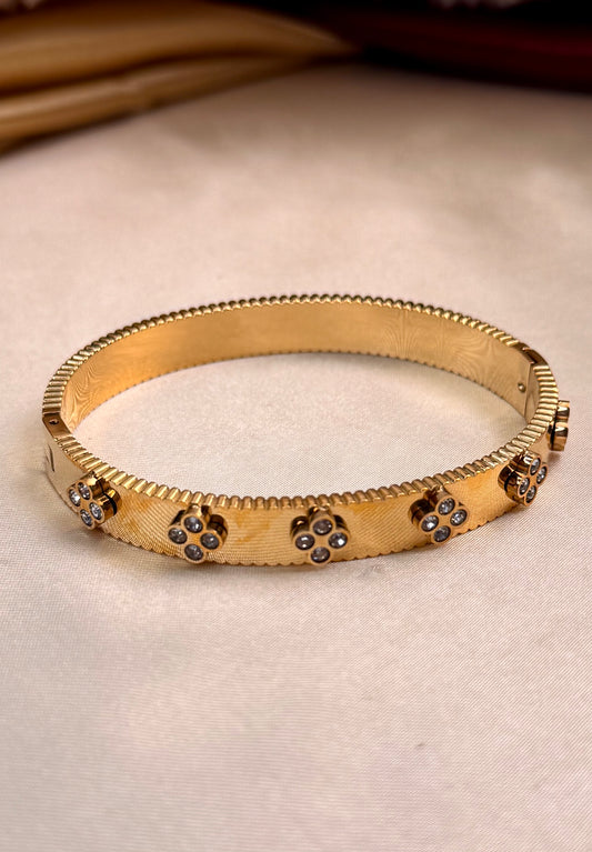 Star flower Openable Bangle
