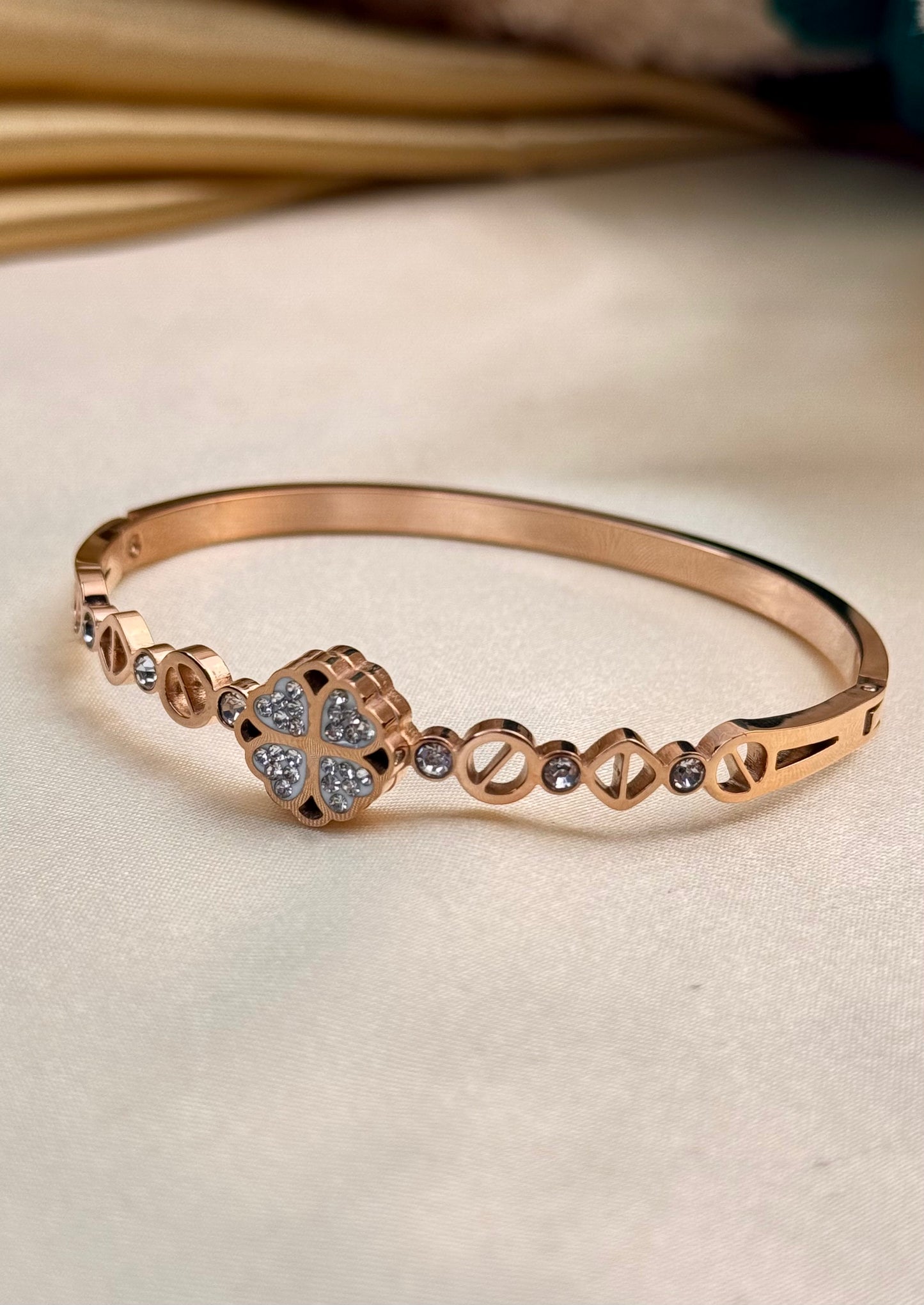 Stone flower Openable Bangle