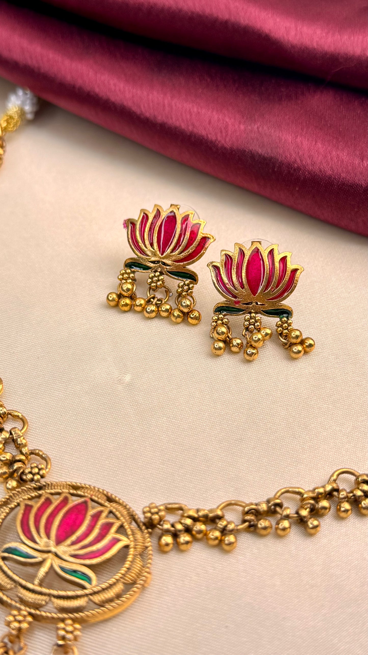 Lotus mini Gunguru Necklace Set