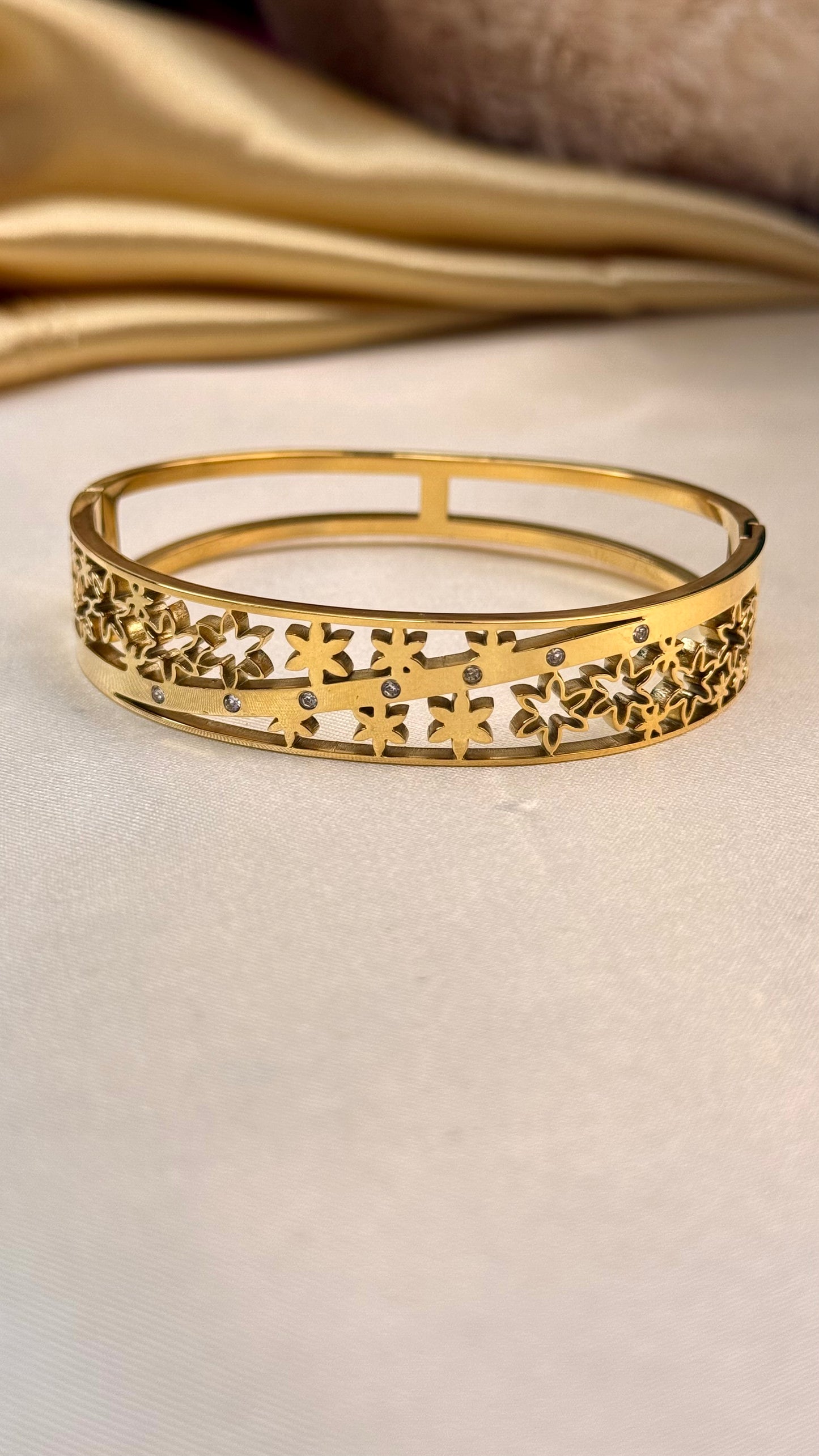 Flower drop Openable Bangle