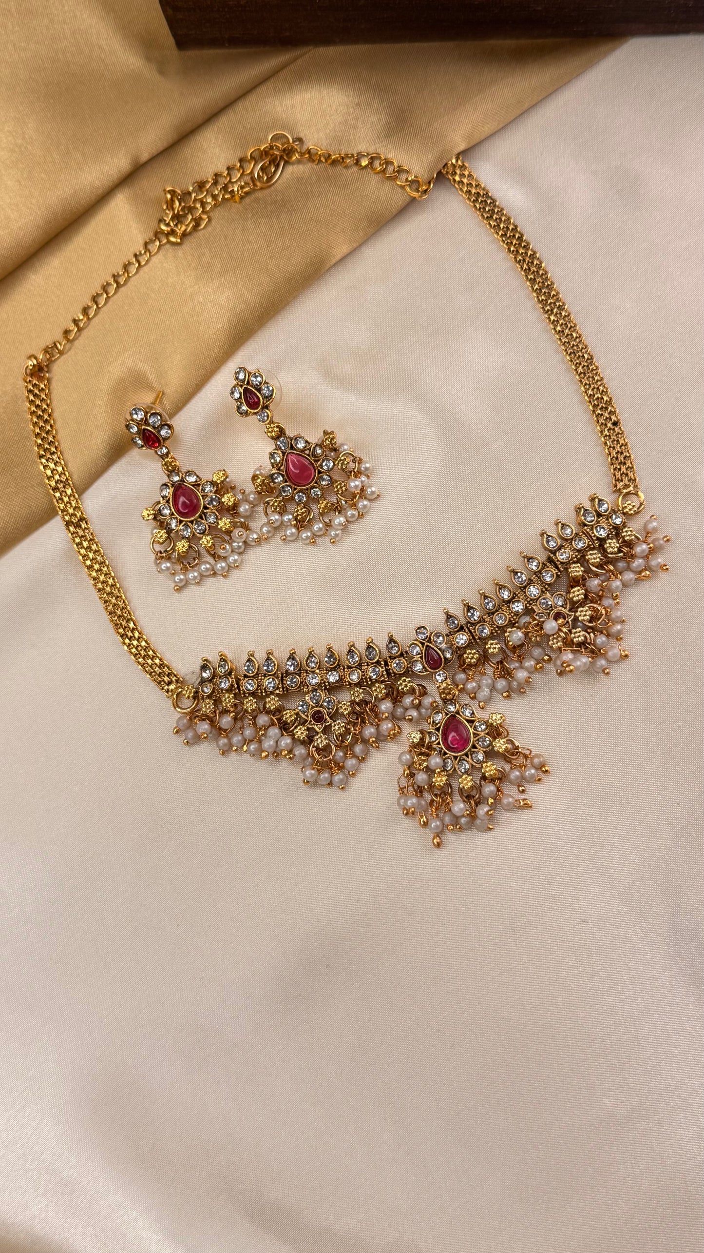 Gundupusalu necklace set