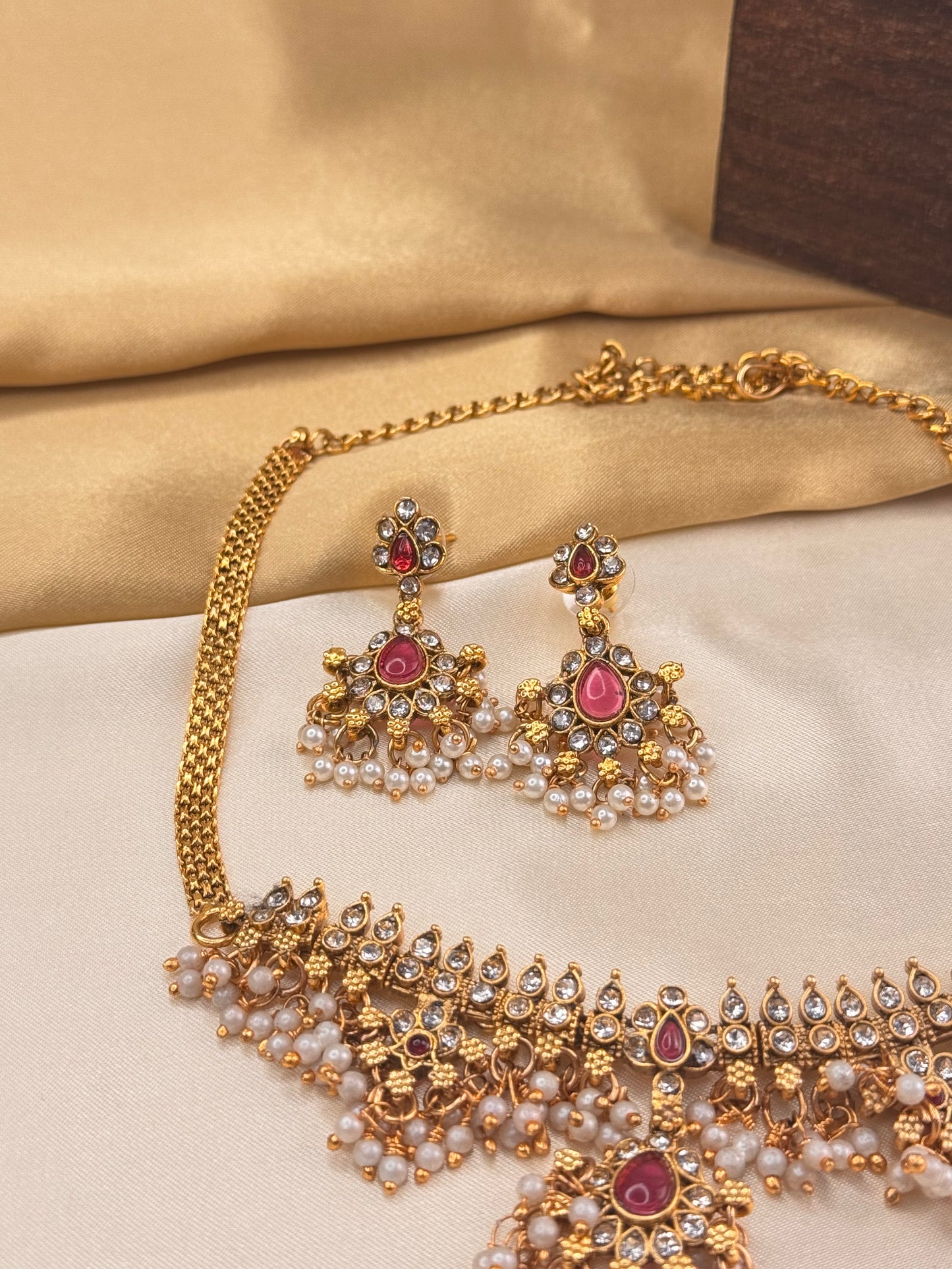 Gundupusalu necklace set